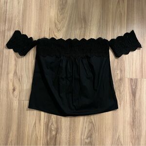 Black Off the Strapless Top with Lace Like Sleeves